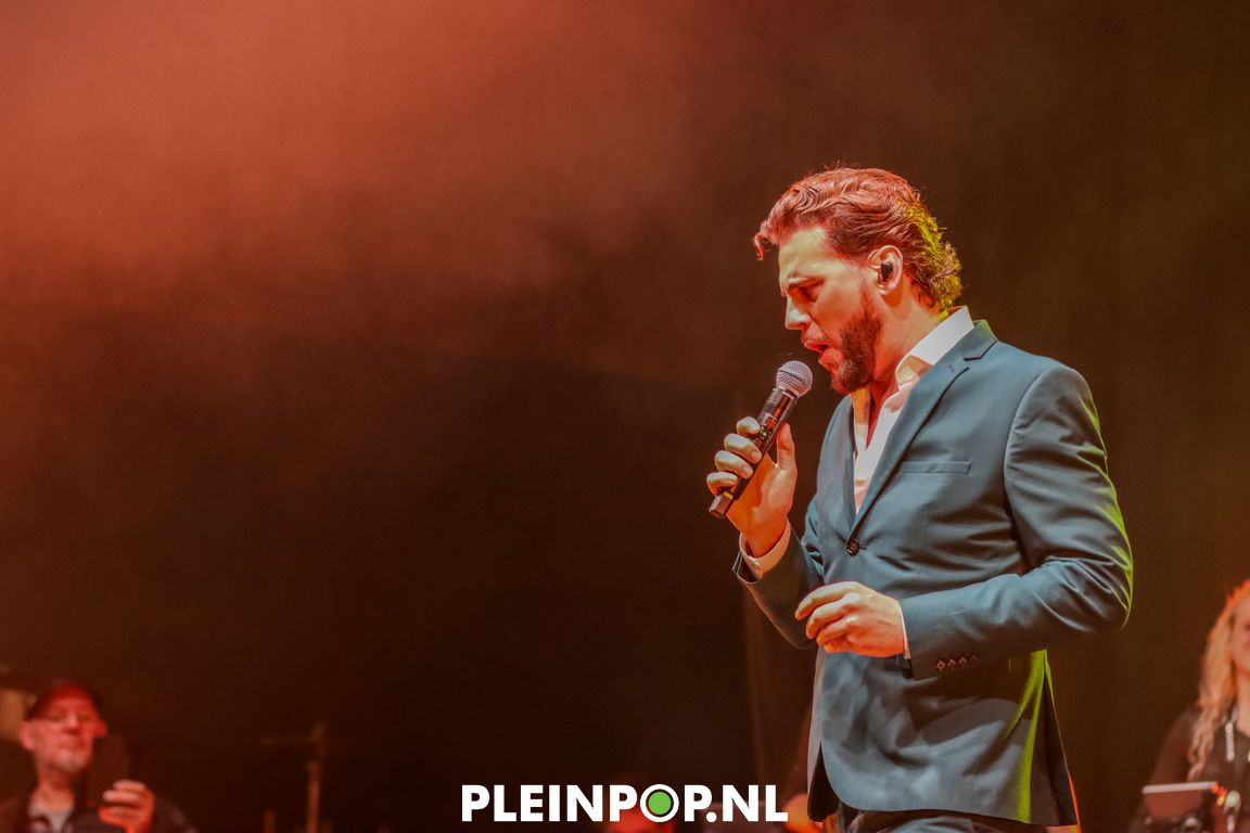 BOUKE & THE ELVIS MATTERS BAND    (32)